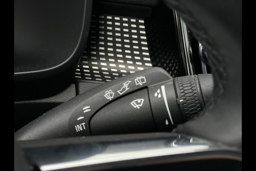 Volvo XC40 2.0 B4 AWD R-Design | Leder | Pano | Camera | LED