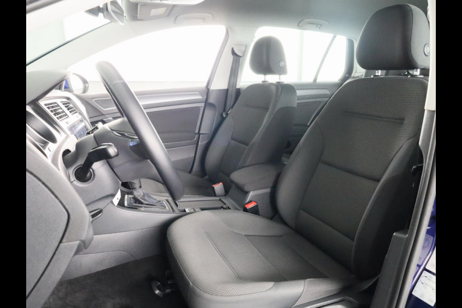 Volkswagen e-Golf E-DITION 136 pk | Navigatie | Warmtepomp | Parkeersensoren | Adaptieve cruise control | Autom. airco |