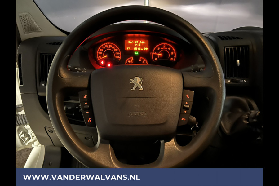 Peugeot Boxer 2.2 BlueHDi 120pk L1H1 Euro6 Airco | Camera | Navigatie | Trekhaak | Cruisecontrol Parkeersensoren, Bijrijdersbank