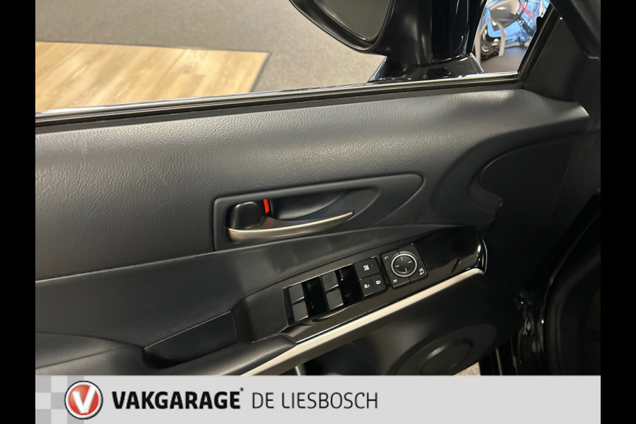 Lexus IS 300h Hybrid / Automaat / navi / boeken / origineel Ned zeer nette staat