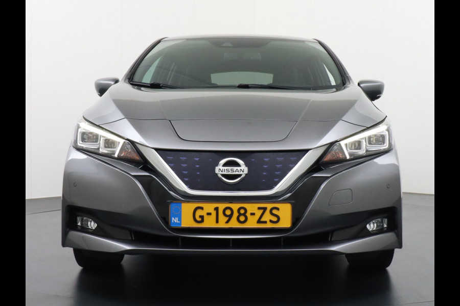 Nissan Leaf Tekna 40kWh Autom. Leder 360°Camera Apple Carplay Android Auto Adaptieve Cruise-Control Bose-Sound® Navi Ecc Bluetooth DAB Keyle Stoelverwarming Regen-Licht Sensor LMV Verwarmd Lederen Stuur Isofix Rijstrooksensor met correctie Verkeersbord detectie 1e Eigenaar