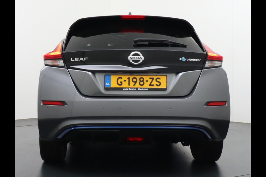 Nissan Leaf Tekna 40kWh Autom. Leder 360°Camera Apple Carplay Android Auto Adaptieve Cruise-Control Bose-Sound® Navi Ecc Bluetooth DAB Keyle Stoelverwarming Regen-Licht Sensor LMV Verwarmd Lederen Stuur Isofix Rijstrooksensor met correctie Verkeersbord detectie 1e Eigenaar