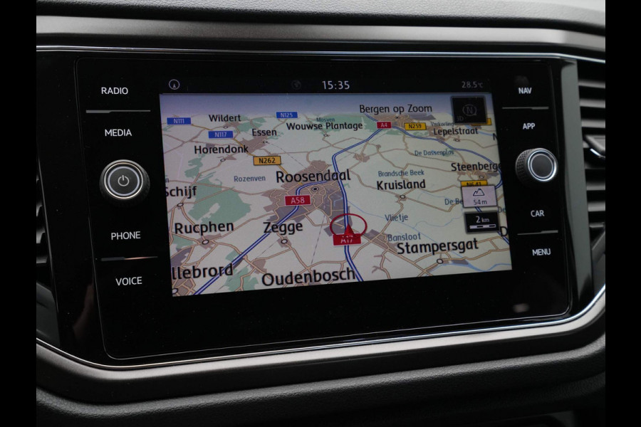 Volkswagen T-Roc 1.5 TSI 150pk DSG Style Navigatie Clima Pdc Acc 110