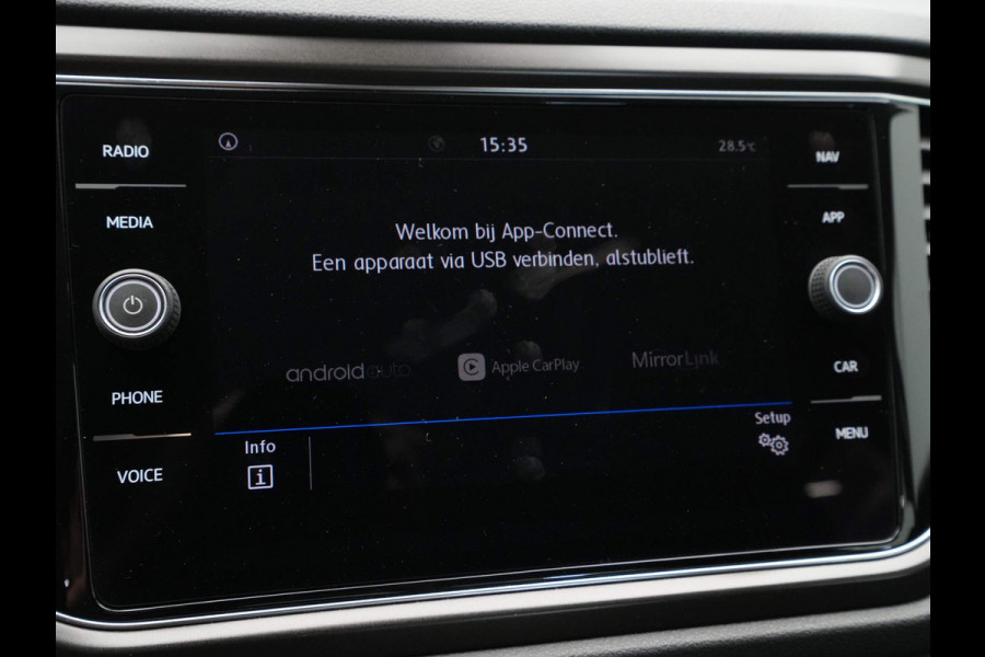 Volkswagen T-Roc 1.5 TSI 150pk DSG Style Navigatie Clima Pdc Acc 110