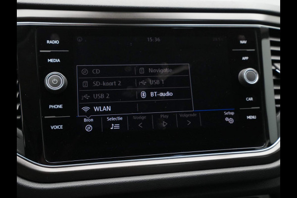 Volkswagen T-Roc 1.5 TSI 150pk DSG Style Navigatie Clima Pdc Acc 110