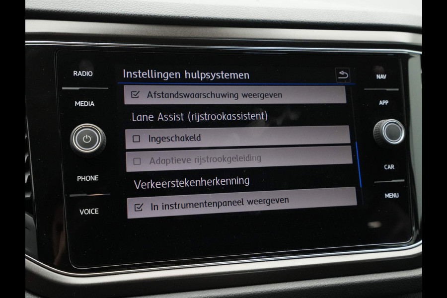 Volkswagen T-Roc 1.5 TSI 150pk DSG Style Navigatie Clima Pdc Acc 110