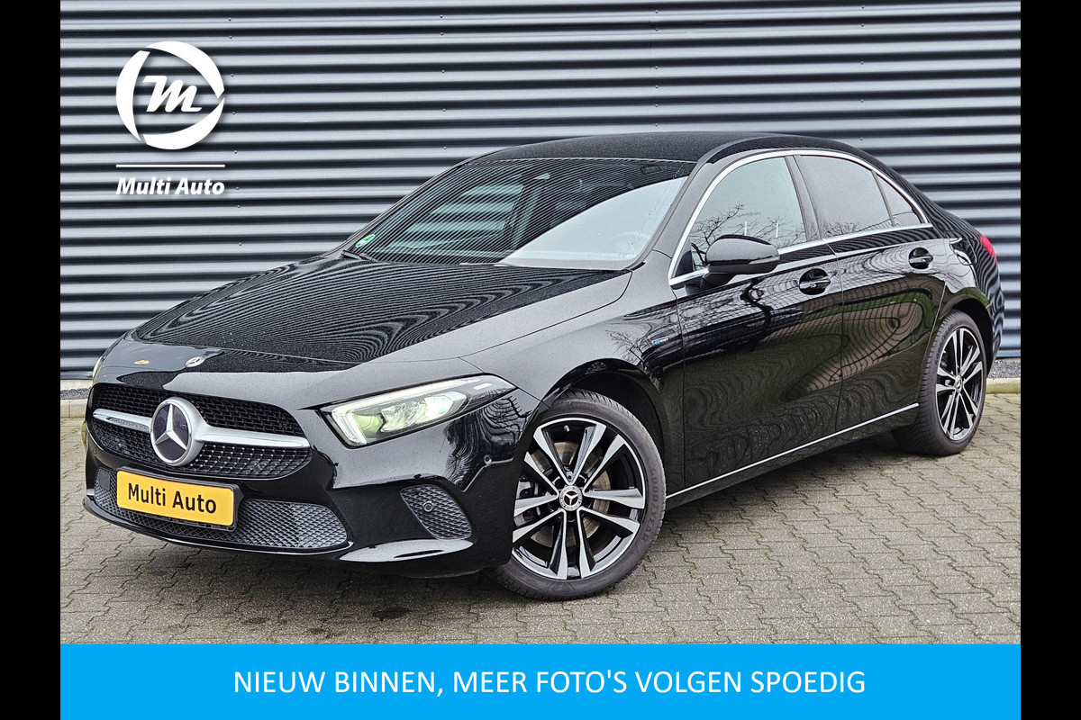 Mercedes-Benz A-Klasse 250 e Business Solution Luxury Limited Plug in Hybrid PHEV | MBUX Widescreen | Camera | Carplay | Sfeerverlichting | Stoelverwarming |