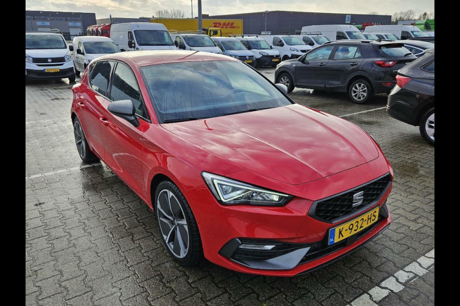 Seat Leon 1.5 TSI FR Launch Edition | LED | Stoelverwarming | Navigatiesysteem | Adaptive cruise control | Apple CarPlay | 18 inch lichtme