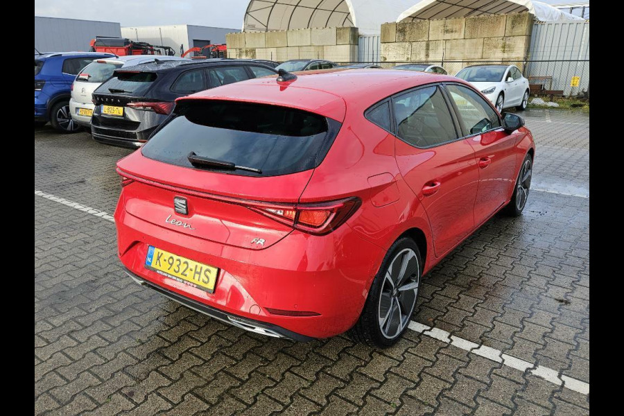 Seat Leon 1.5 TSI FR Launch Edition | LED | Stoelverwarming | Navigatiesysteem | Adaptive cruise control | Apple CarPlay | 18 inch lichtme