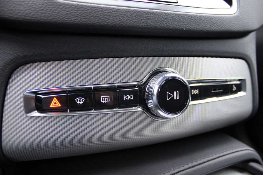 Volvo XC90 2.0 T8 Plug-in hybrid AWD Plus Bright | Trekhaak | Panoramadak | Long Range | H&K | 360 Camera