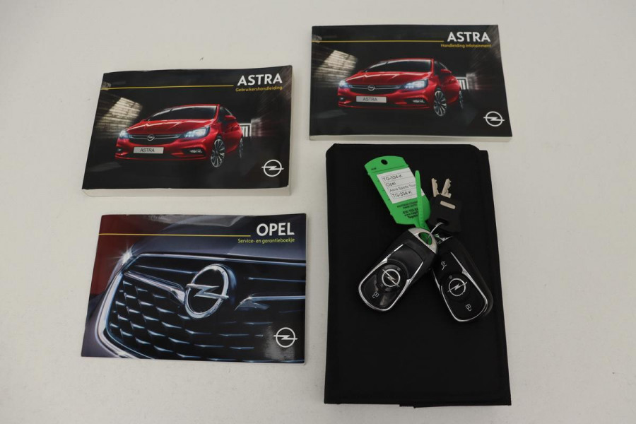 Opel Astra 1.4 Turbo Innovation | Trekhaak | Matrix LED | Carplay | Camera | Navigatie | Keyless | Climate control | Comfortstoelen