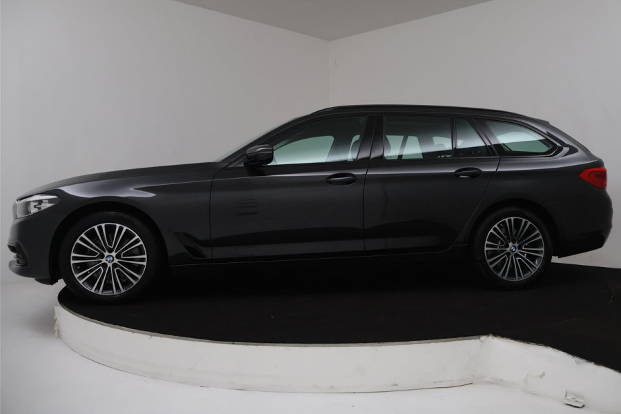 BMW 5 Serie Touring 520i Corporate Lease Executive Automaat (NAVIGATIE, PDC, VIRTUAL, STOELV, NL-AUTO, DEALER ONDERHOUDEN)