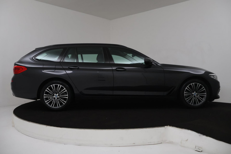 BMW 5 Serie Touring 520i Corporate Lease Executive Automaat (NAVIGATIE, PDC, VIRTUAL, STOELV, NL-AUTO, DEALER ONDERHOUDEN)