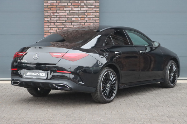 Mercedes-Benz CLA-Klasse 250 e AMG Line Aut8 | Facelift | Distronic | Verwarmd Stuurwiel | Keyless Go | Sfeerverlichting | Camera | Dodehoekassistent | Zitcomfortpakket | Stoelverwarming |