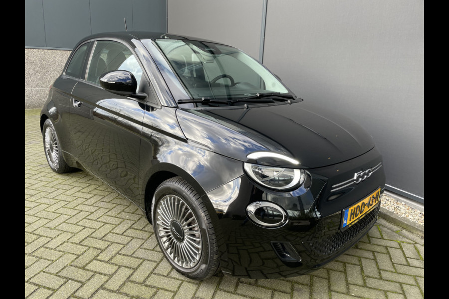 Fiat 500 Icon 42 kWh Clim. control - Cruise control - Panoramadak - Multifunctioneel Lederen stuurwiel - Licht metalen velgen - Navigatie - Ramen Electr. Voor - Bluetooth - Apple carplay - Android auto - Parkeer