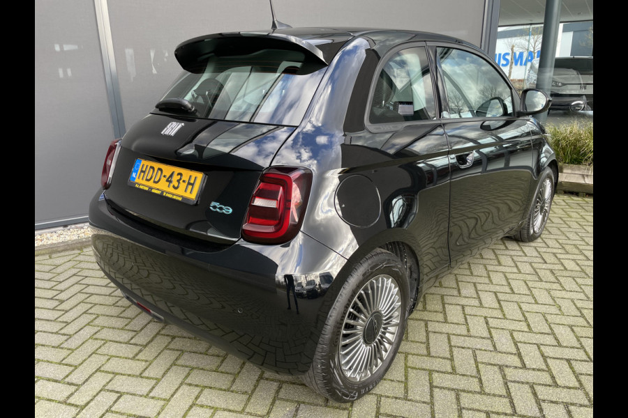 Fiat 500 Icon 42 kWh Clim. control - Cruise control - Panoramadak - Multifunctioneel Lederen stuurwiel - Licht metalen velgen - Navigatie - Ramen Electr. Voor - Bluetooth - Apple carplay - Android auto - Parkeer