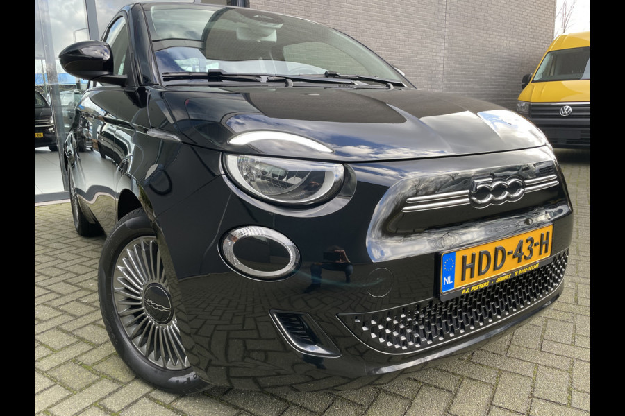 Fiat 500 Icon 42 kWh Clim. control - Cruise control - Panoramadak - Multifunctioneel Lederen stuurwiel - Licht metalen velgen - Navigatie - Ramen Electr. Voor - Bluetooth - Apple carplay - Android auto - Parkeer