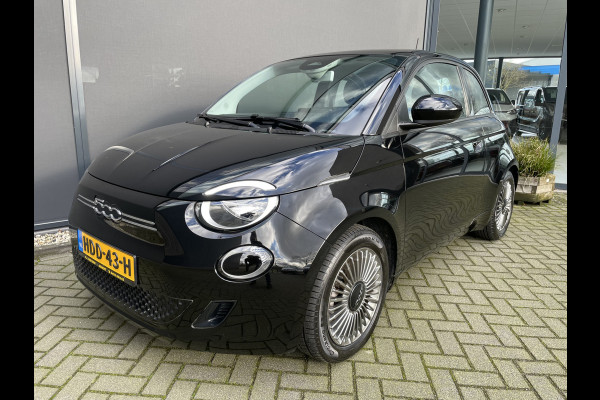 Fiat 500 Icon 42 kWh Clim. control - Cruise control - Panoramadak - Multifunctioneel Lederen stuurwiel - Licht metalen velgen - Navigatie - Ramen Electr. Voor - Bluetooth - Apple carplay - Android auto - Parkeer