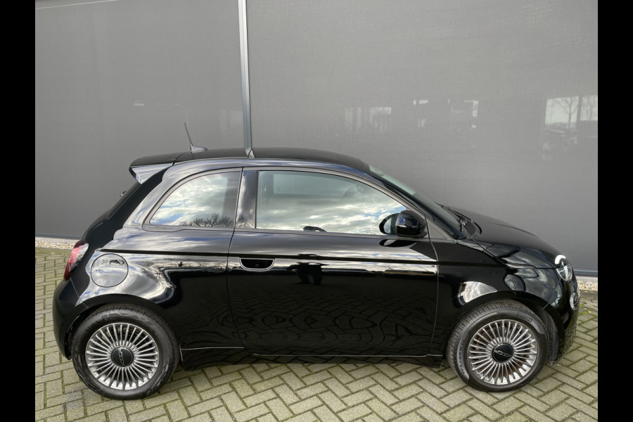 Fiat 500 Icon 42 kWh Clim. control - Cruise control - Panoramadak - Multifunctioneel Lederen stuurwiel - Licht metalen velgen - Navigatie - Ramen Electr. Voor - Bluetooth - Apple carplay - Android auto - Parkeer