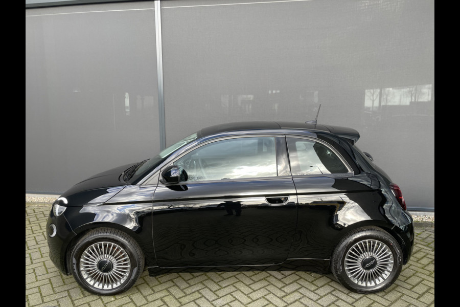 Fiat 500 Icon 42 kWh Clim. control - Cruise control - Panoramadak - Multifunctioneel Lederen stuurwiel - Licht metalen velgen - Navigatie - Ramen Electr. Voor - Bluetooth - Apple carplay - Android auto - Parkeer