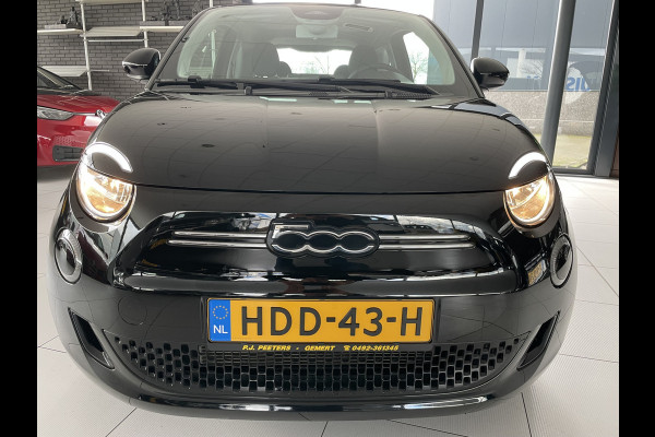 Fiat 500 Icon 42 kWh Clim. control - Cruise control - Panoramadak - Multifunctioneel Lederen stuurwiel - Licht metalen velgen - Navigatie - Ramen Electr. Voor - Bluetooth - Apple carplay - Android auto - Parkeer