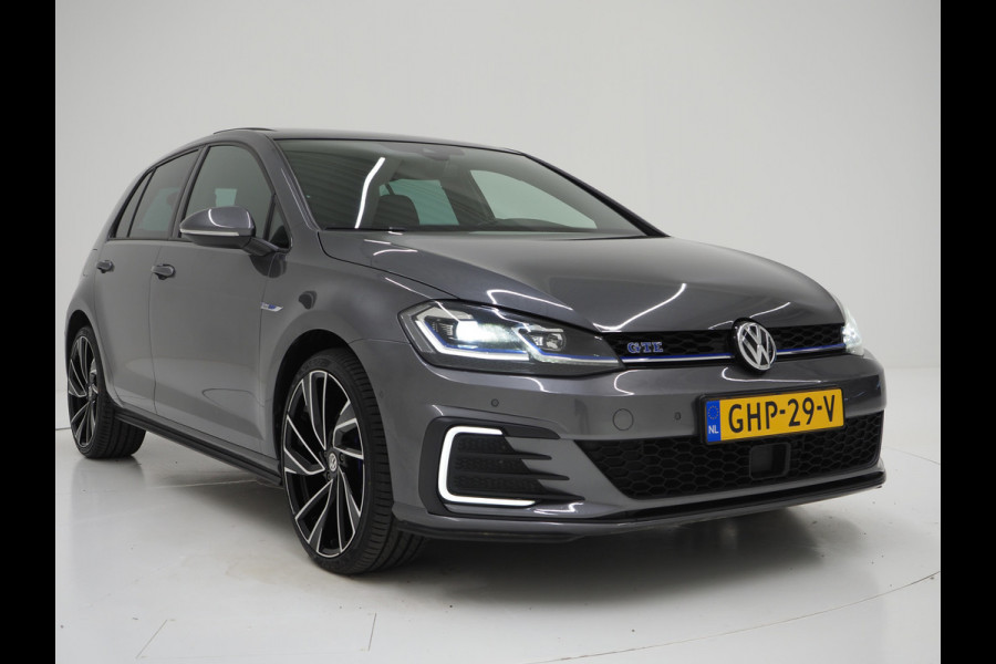 Volkswagen Golf 1.4 TSI PHEV GTE | Panoramadak | Virtual Cockpit | Adaptive Cruise | Camera | LED