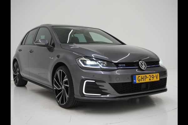 Volkswagen Golf 1.4 TSI PHEV GTE | Panoramadak | Virtual Cockpit | Adaptive Cruise | Camera | LED