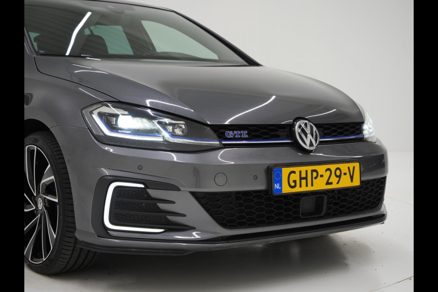 Volkswagen Golf 1.4 TSI PHEV GTE | Panoramadak | Virtual Cockpit | Adaptive Cruise | Camera | LED