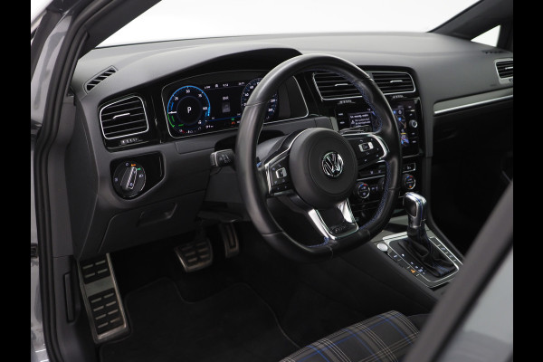 Volkswagen Golf 1.4 TSI PHEV GTE | Panoramadak | Virtual Cockpit | Adaptive Cruise | Camera | LED