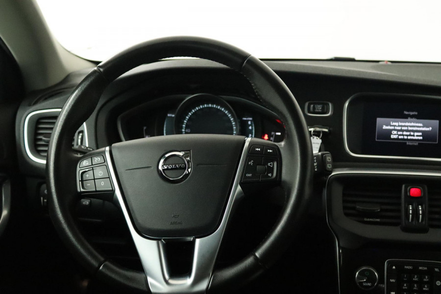 Volvo V40 1.5 T3 Nordic+ Automaat (NAVIGATIE, PARKEERSENSOREN, CRUISE CONTROL, MULTIMEDIA, NL-AUTO, GOED ONDERHOUDEN)