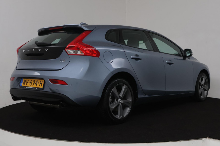 Volvo V40 1.5 T3 Nordic+ Automaat (NAVIGATIE, PARKEERSENSOREN, CRUISE CONTROL, MULTIMEDIA, NL-AUTO, GOED ONDERHOUDEN)