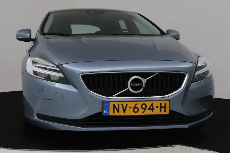 Volvo V40 1.5 T3 Nordic+ Automaat (NAVIGATIE, PARKEERSENSOREN, CRUISE CONTROL, MULTIMEDIA, NL-AUTO, GOED ONDERHOUDEN)