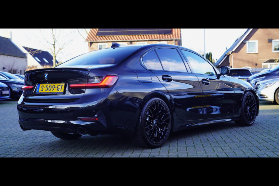 BMW 3-serie 330i High Executive | M-pakket | Stoelverwarming | M-sportvelgen | LED koplampen | Leder/alcantara |