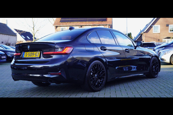 BMW 3-serie 330i High Executive | M-pakket | Stoelverwarming | M-sportvelgen | LED koplampen | Leder/alcantara |