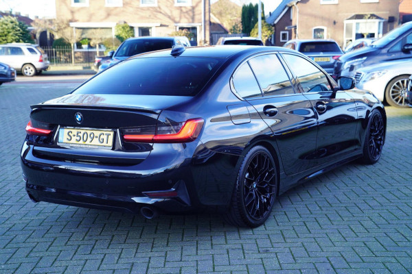 BMW 3-serie 330i High Executive | M-pakket | Stoelverwarming | M-sportvelgen | LED koplampen | Leder/alcantara |