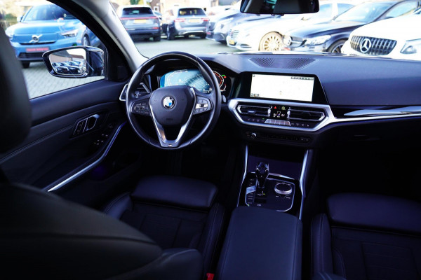 BMW 3-serie 330i High Executive | M-pakket | Stoelverwarming | M-sportvelgen | LED koplampen | Leder/alcantara |