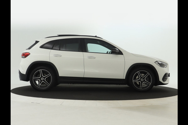 Mercedes-Benz GLA 200 Business Solution AMG Panorama dak elct. | elct. bedienbare voor Stoelen met memory | Navigatie | MBUX wide screen | Parking support | | Inclusief 24 maanden MB Certified garantie voor Europa.