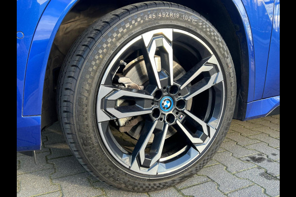 BMW X1 xDrive30e M Sport Plug-in Hybrid PHEV | Trekhaak af fabriek | Panorama | Head Up | Harman Kardon | Adaptive Cruise | 360 Camera | Memory | 19 Inch