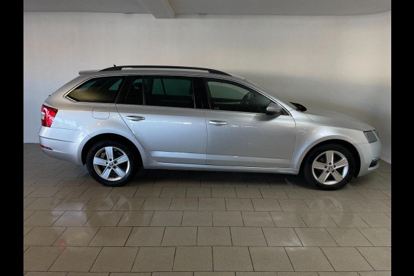 Škoda Octavia Combi 1.6 TDI Greentech Ambition Business AIRCO NAVI CRUISE APPLE CARPLAY STOELVERW VELGEN PRIVACYGL ZEER NETTE AUTO