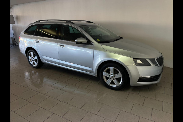 Škoda Octavia Combi 1.6 TDI Greentech Ambition Business AIRCO NAVI CRUISE APPLE CARPLAY STOELVERW VELGEN PRIVACYGL ZEER NETTE AUTO