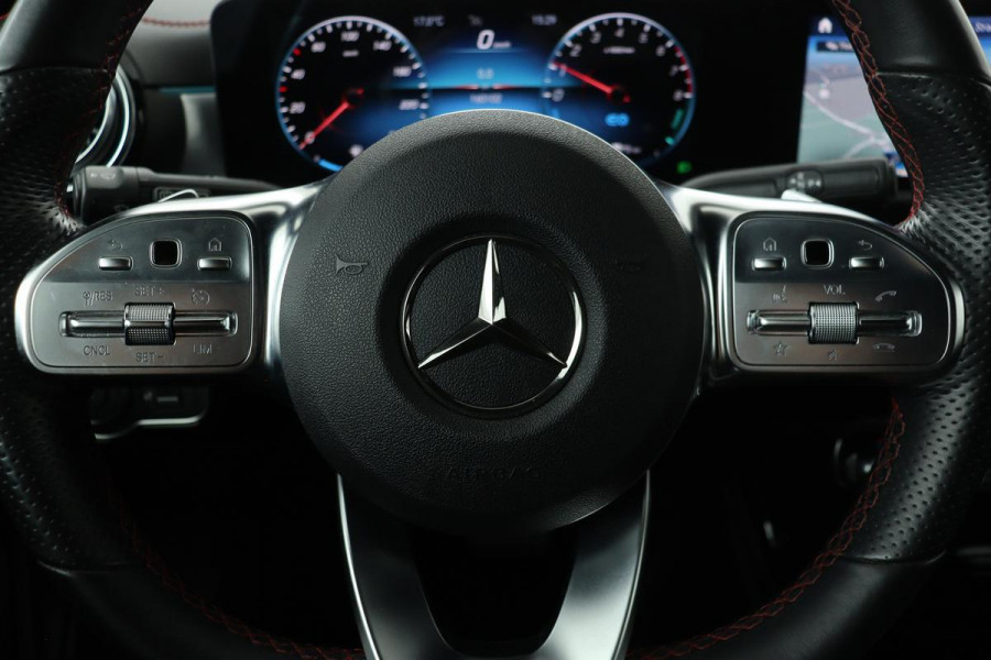 Mercedes-Benz CLA-Klasse 250e AMG Night | Stoelverwarming | Carplay | Camera | Sfeerverlichting | Leder/Alcantara | Full LED | Widescreen