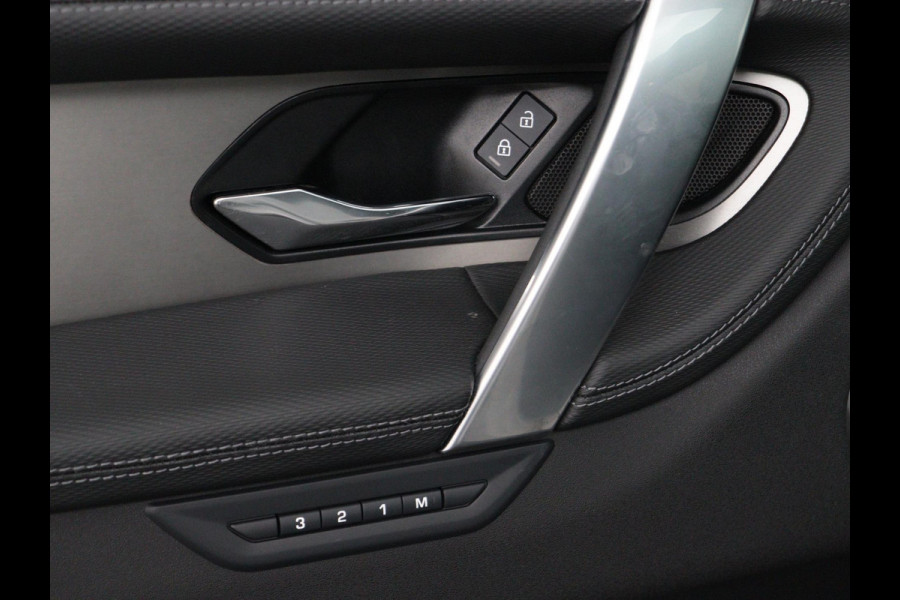 Land Rover Discovery Sport P300e R-Dynamic SE