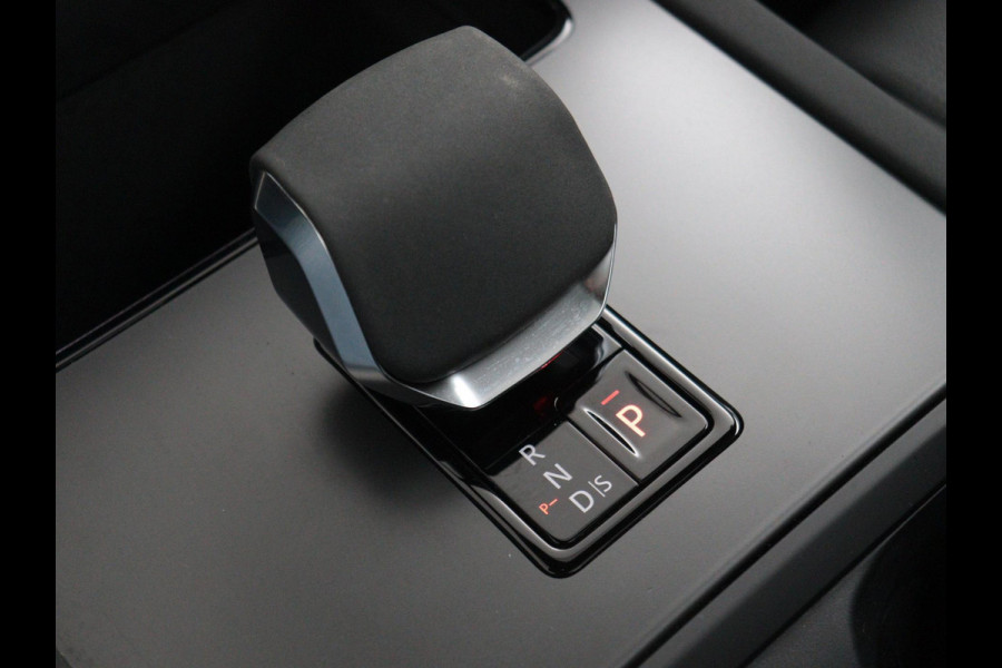 Land Rover Discovery Sport P300e R-Dynamic SE