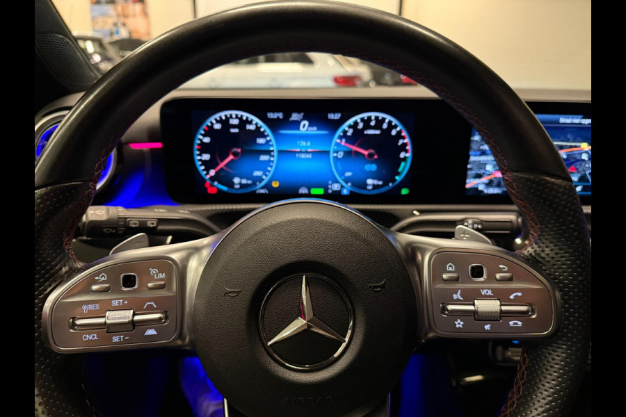 Mercedes-Benz A-Klasse 250 e AMG PANO/NAVI/CAM/LED/DAB/CARPLAY/SFEERVERL/H-UP/STOEL-M///