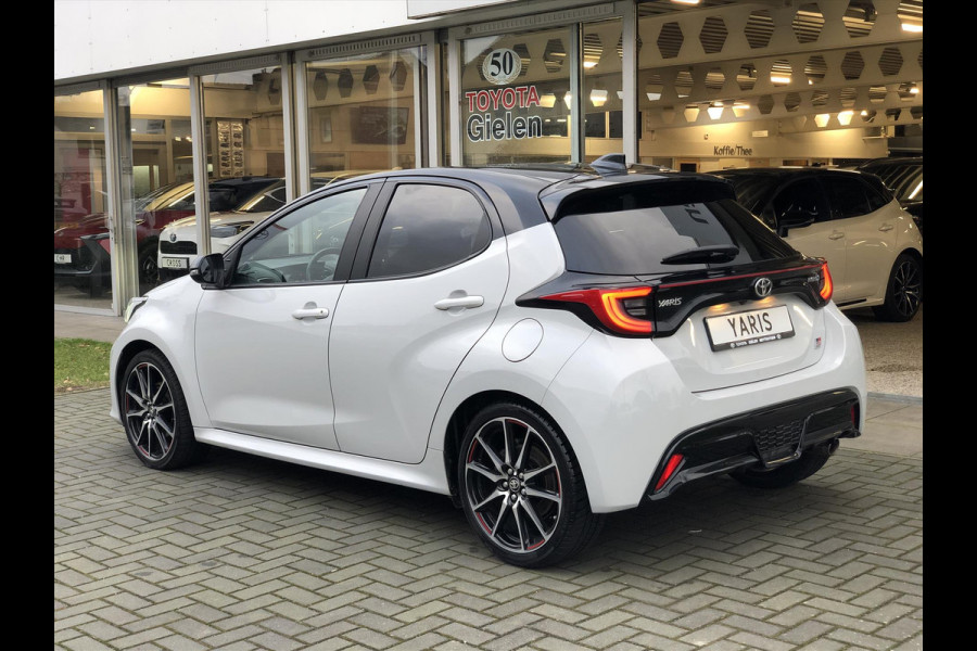 Toyota Yaris 1.5 Hybrid GR Sport | JBL, Dodehoekherkenning, Stoelverwarming, Smart connect, Dynamic Grey, Keyless, CarPlay, Half Leer