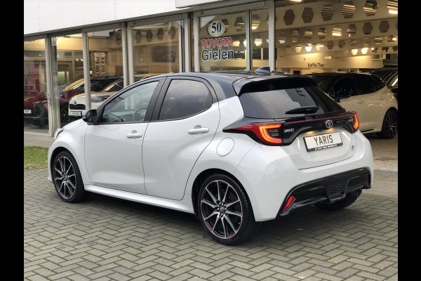 Toyota Yaris 1.5 Hybrid GR Sport | JBL, Dodehoekherkenning, Stoelverwarming, Smart connect, Dynamic Grey, Keyless, CarPlay, Half Leer