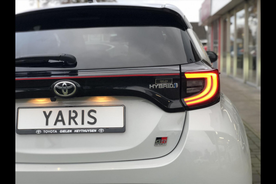 Toyota Yaris 1.5 Hybrid GR Sport | JBL, Dodehoekherkenning, Stoelverwarming, Smart connect, Dynamic Grey, Keyless, CarPlay, Half Leer