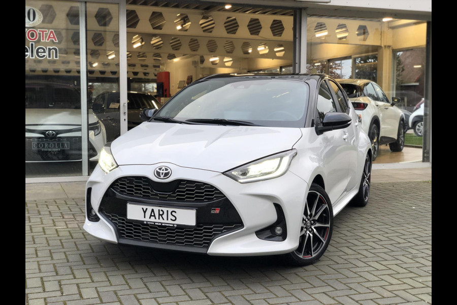 Toyota Yaris 1.5 Hybrid GR Sport | JBL, Dodehoekherkenning, Stoelverwarming, Smart connect, Dynamic Grey, Keyless, CarPlay, Half Leer