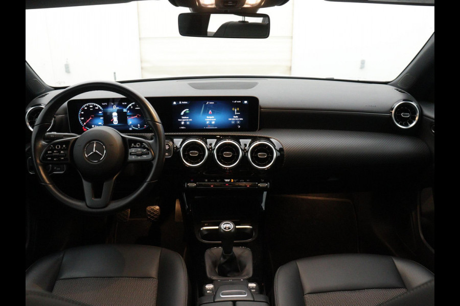 Mercedes-Benz CLA-Klasse 180 BLACK PANORAMADAK CAMERA 19"LMV