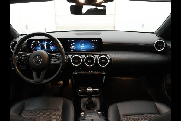 Mercedes-Benz CLA-Klasse 180 BLACK PANORAMADAK CAMERA 19"LMV